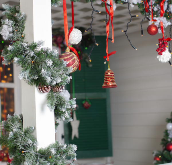 How Do You Decorate a Garage Door for the Holidays in Parker?